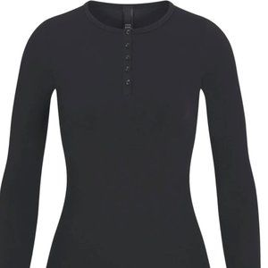 SKIMS VINTAGE LONG SLEEVE - SIZE MEDIUM - NWT